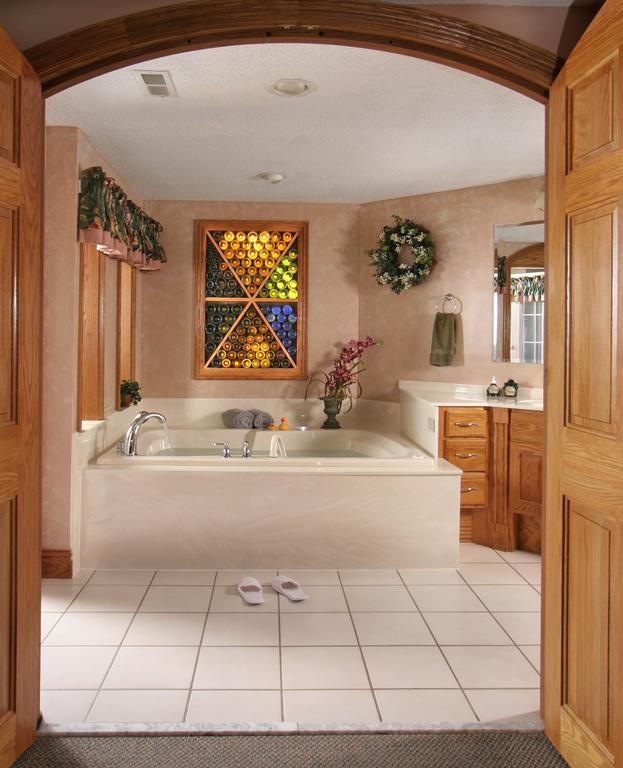 King Suite Spa Bath,1395958169:JPEG